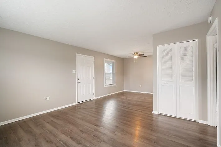 Flats at Greentree — Photo 21