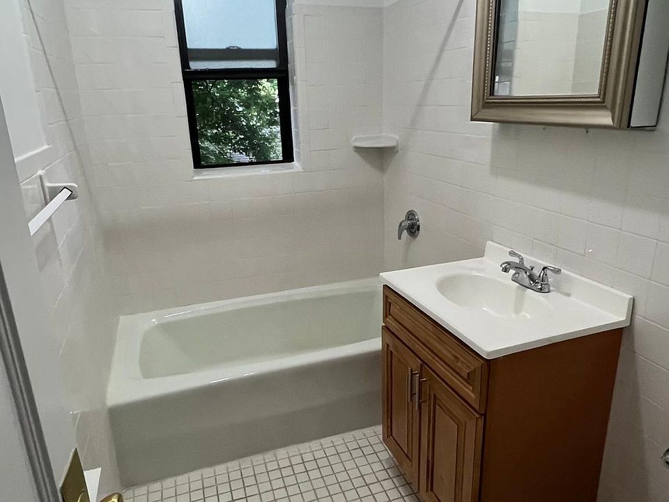 2nd image of 155 Franklin Ave #5