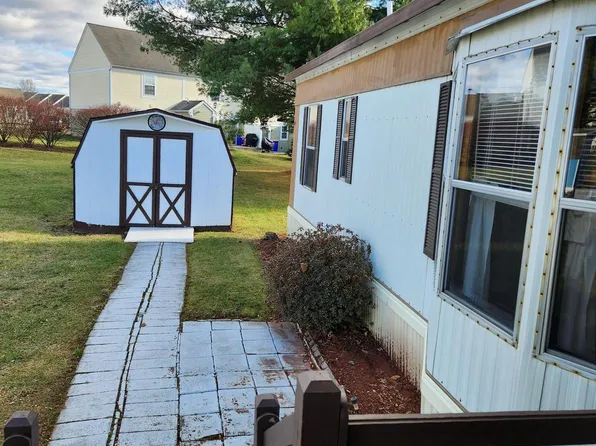 18 Willow Tree Ln, Dover, PA 17315