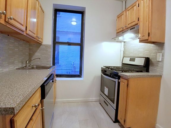 4th image of 369 Saint Johns Pl APT 1