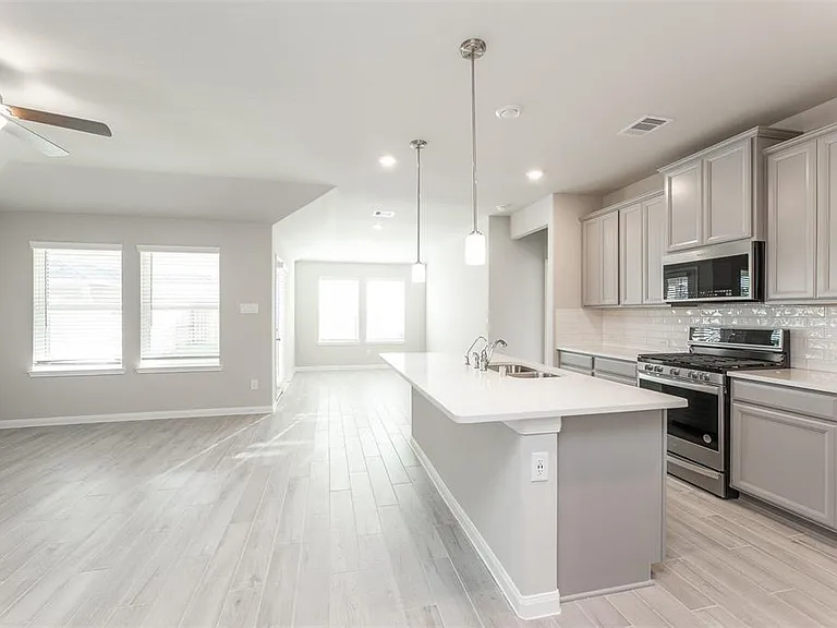 7214 Toluca Dr — Photo 7