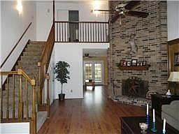 4th image of 2702 Country Place Dr