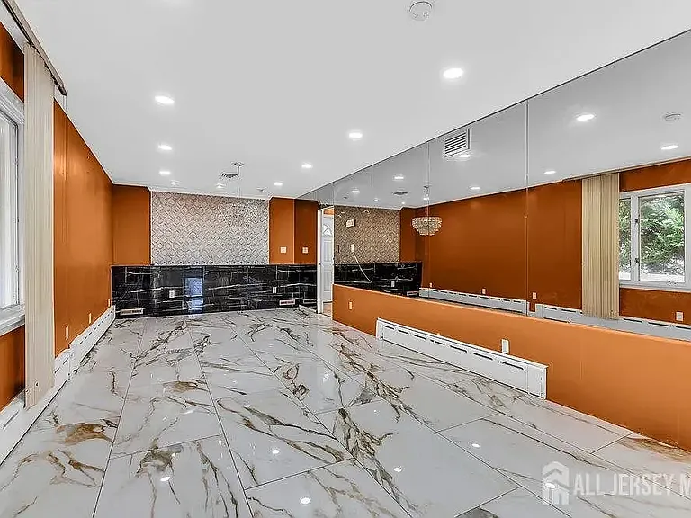 585 Noe Ave — Photo 6