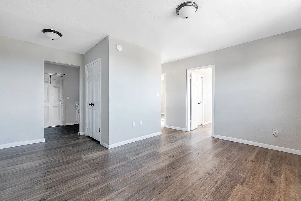612 SW 6th St - Unit 3 - Unit 3 — Photo 3
