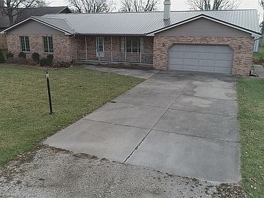 1171 Country Club Rd, Sullivan, IL 61951 | Zillow