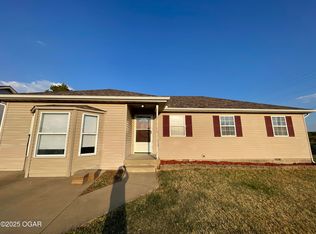 1703 Bluebird Dr, Webb City, MO 64870