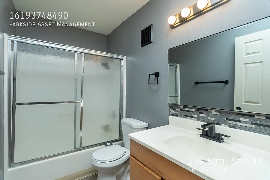 3 bed, 2.0 bath, 796 sqft, $2,945 — Photo 4