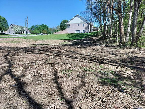 3rd image of 2740 Kenwood Dr