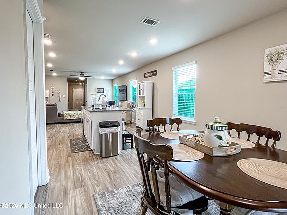 5th image of 10211 Willow Leaf Dr