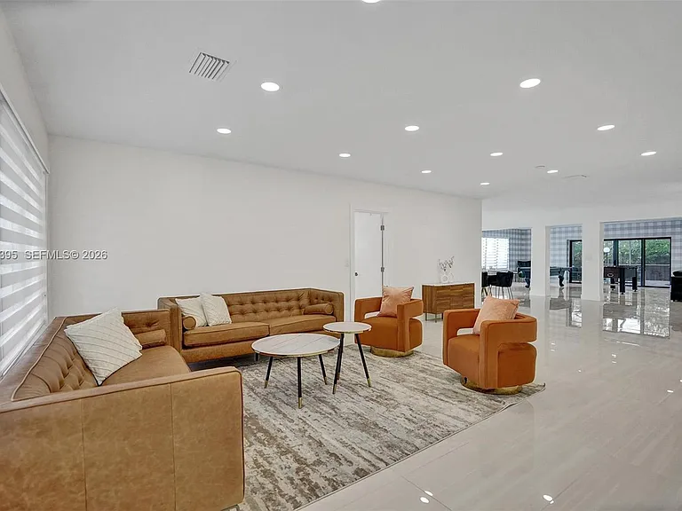 1141 N Northlake Dr — Photo 16