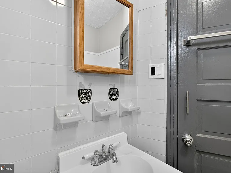 3324 N Philip St — Photo 22