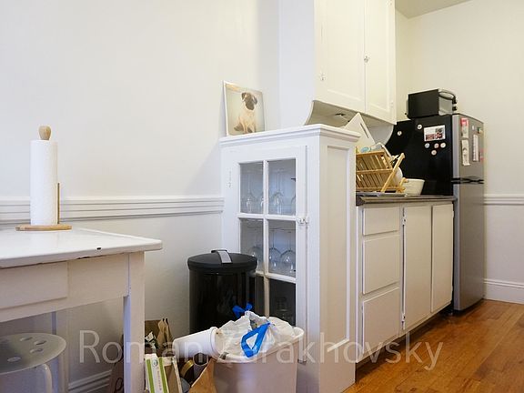 5th image of 1868 Commonwealth Ave #23