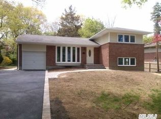 4 Rockland Ct, Commack, NY 11725