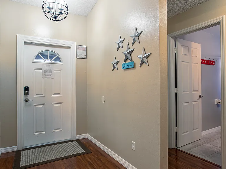 7802 Laurel Oak Ln — Photo 3