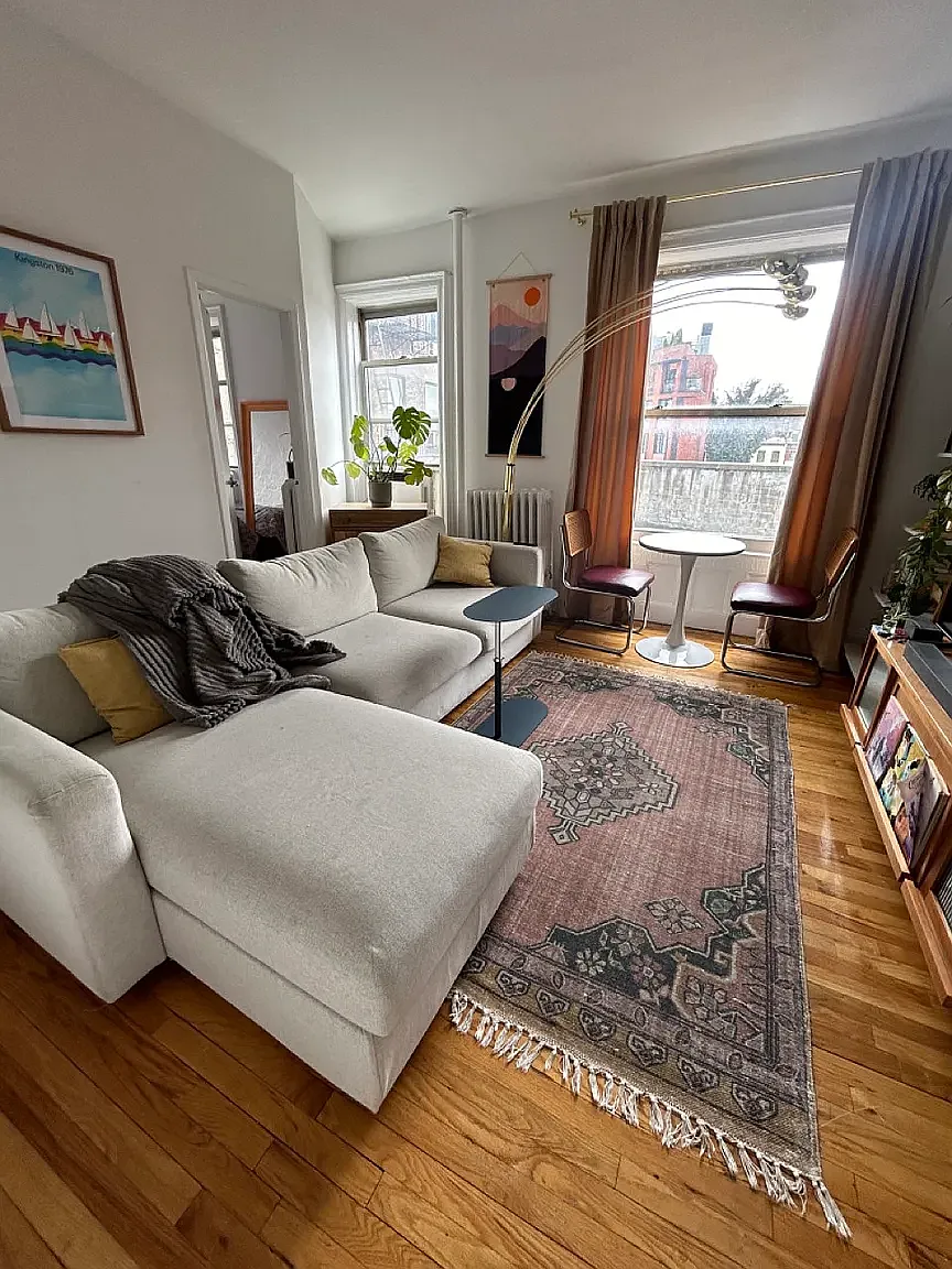 200 Waverly Place — Photo 2