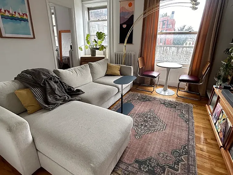 200 Waverly Pl #5W — Photo 2
