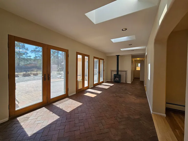 4557 Trinity Dr — Photo 4