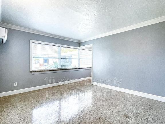 4th image of 407 S Jupiter Ave #8