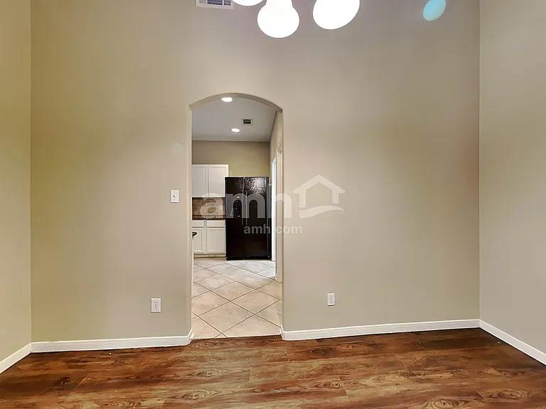 2306 Hollyfield Ln — Photo 5