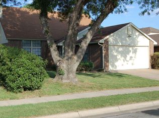 2817 Armstrong Dr, Arlington, TX 76014