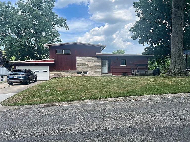 1st image of 318 Fletcher Dr