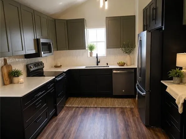1005 SE Bridgehampton Way, Lees Summit, MO 64081
