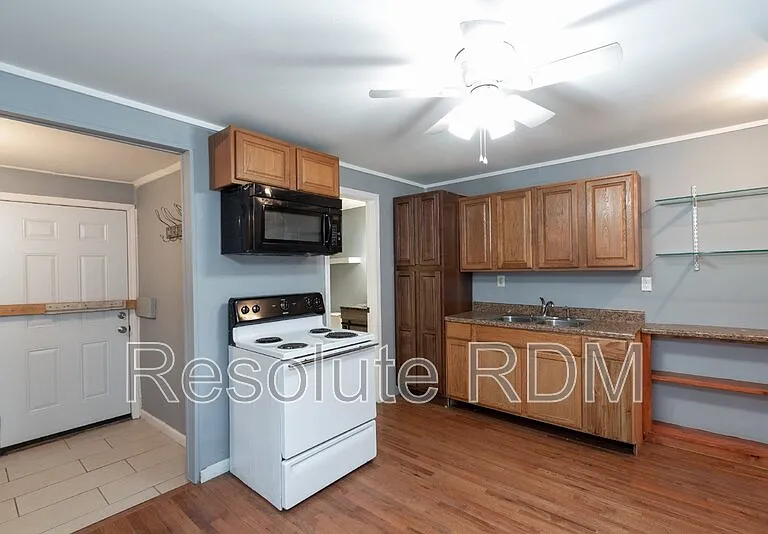 725 Lynn St — Photo 10