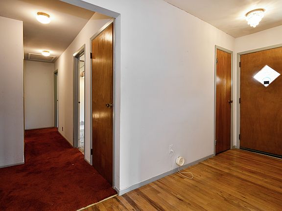2nd image of 135 Saxon Dr
