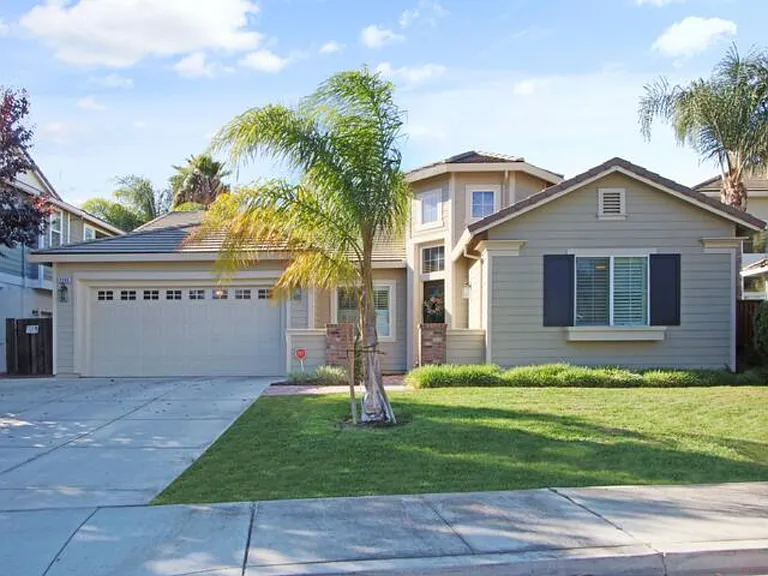 2106 Lighthouse Cir — Photo 1