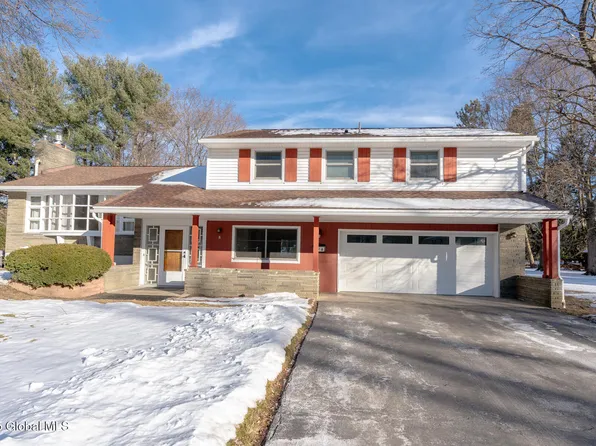 8 Compton Place, Schenectady, NY 12302