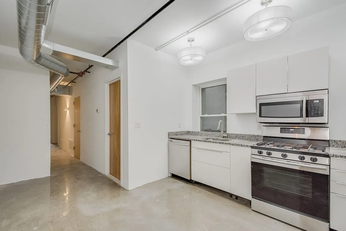 2 bed, 1.0 bath, 1200 sqft, $1,895 — Photo 2