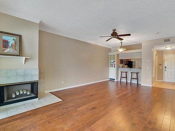 5th image of 467 Hamptoncrest 303 Cir