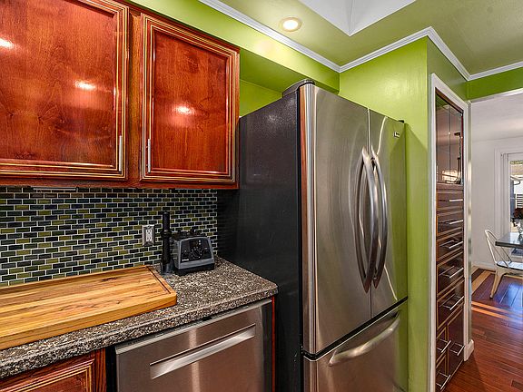 New ( 4 years old) dishwasher and fridge/freezer with built-in water and ice maker