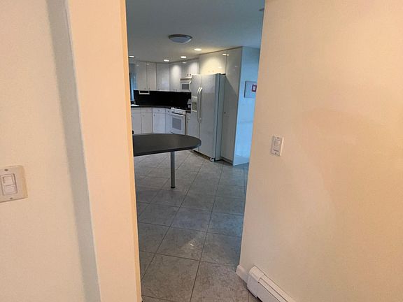 5th image of 165 Sprague Ave