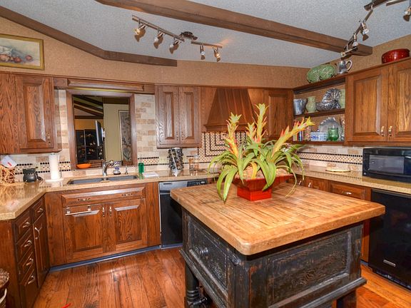 5th image of 265 Pine Hill Rd