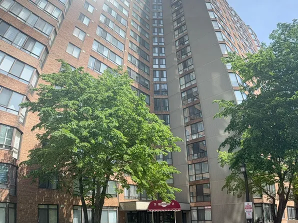 75 Bamburgh Cir #2028, Toronto, ON M1W 3W1