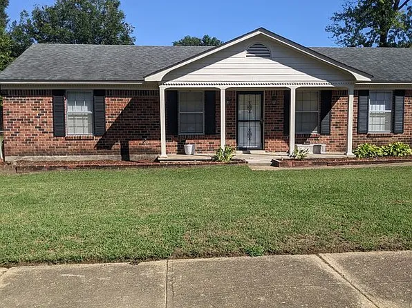 6966 Saddlebrook Dr, Millington, TN 38053