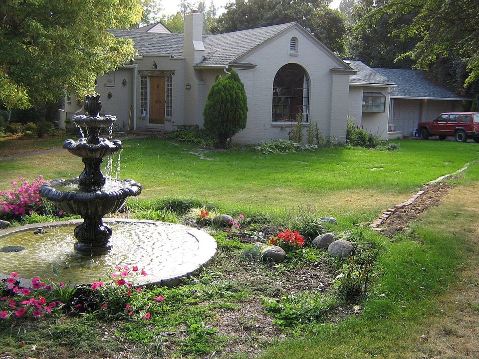 2nd image of 1104 E 16th Ave