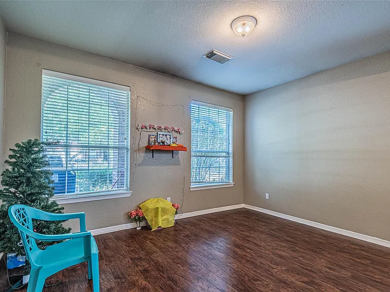 307 Autumn Creek Ln — Photo 9