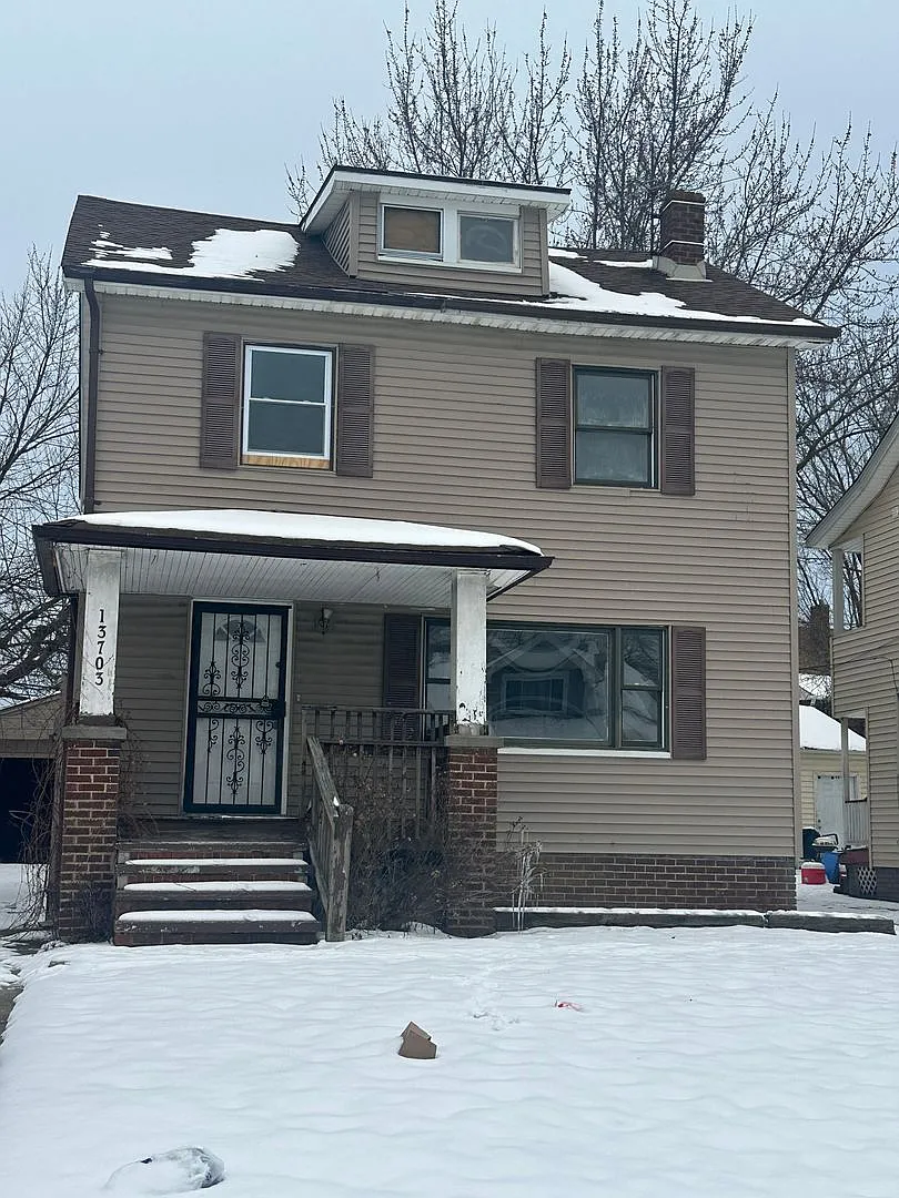 13703 Thornhurst Ave photo 1