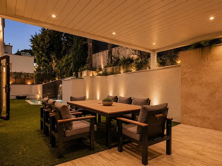 8721 Sunset Plaza Ter — Photo 18