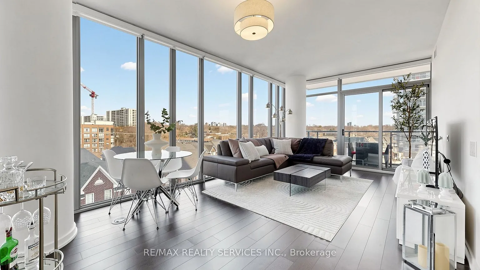 105 The Queensway #511 photo 1