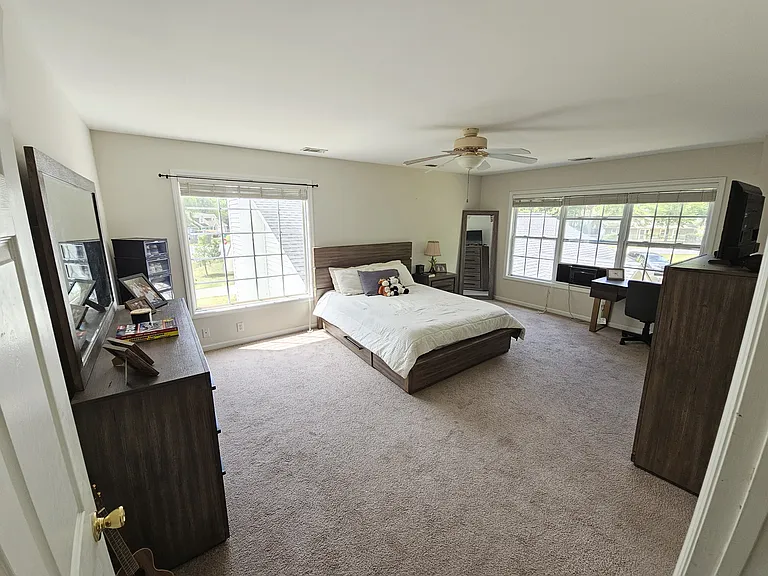 Large sunny master (BR5) with master ensuite. on 2nd flr.