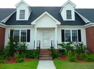 652 Amberdale West Cir, Lumberton, NC 28358