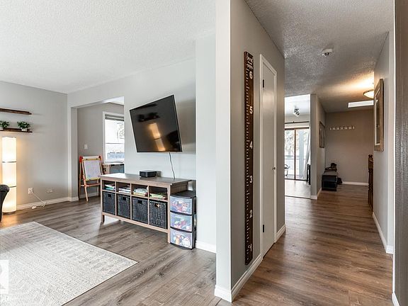 3rd image of 6 Applewood Rd