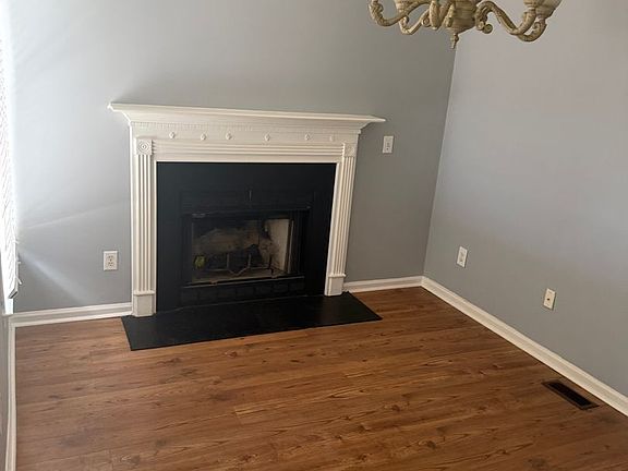 5th image of 2723 Vestal St