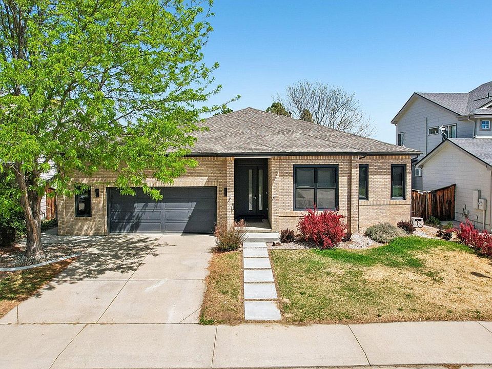 1st image of 670 Clarendon Dr