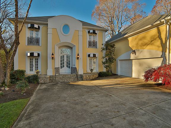 Front view of property