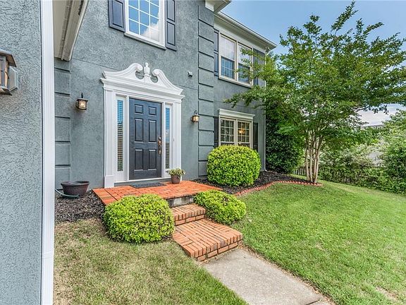 3rd image of 715 Cirrus Dr