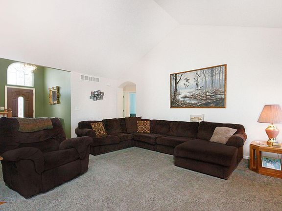 4th image of 4267 Meadowood Ct